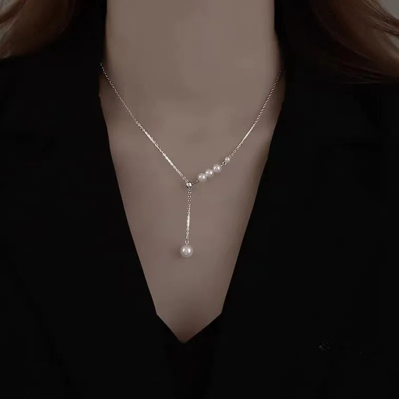 Soft Pearl Pendant Choker