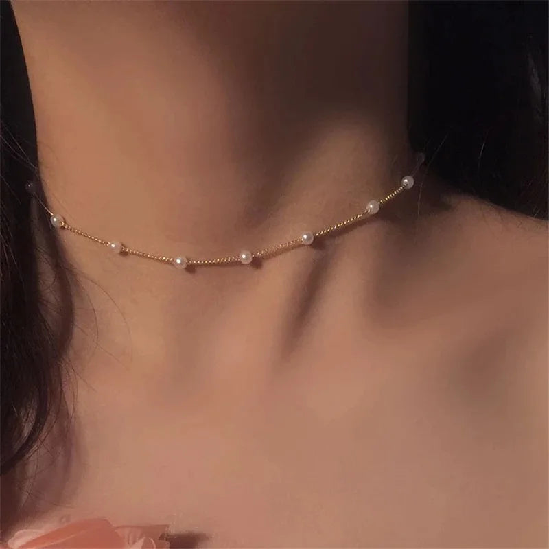Soft Pearl Pendant Choker