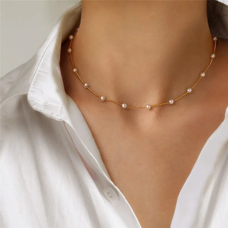 Soft Pearl Pendant Choker