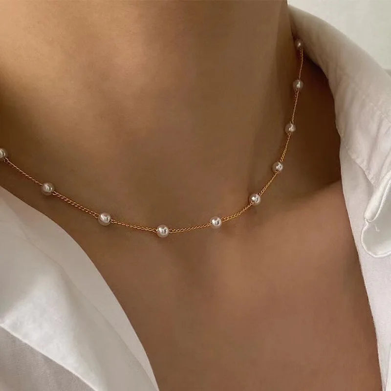 Soft Pearl Pendant Choker
