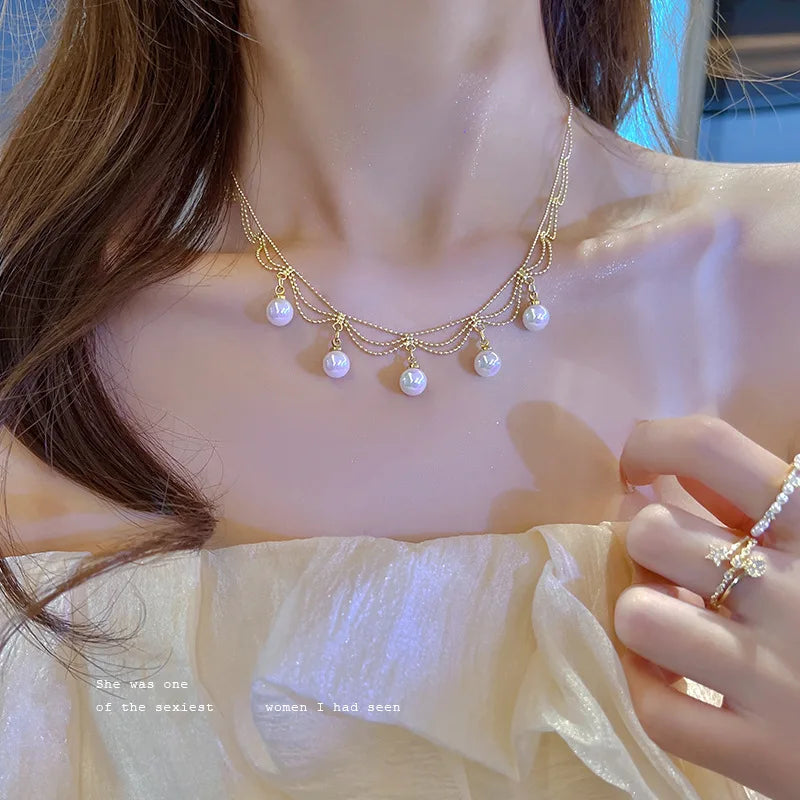 Soft Pearl Pendant Choker